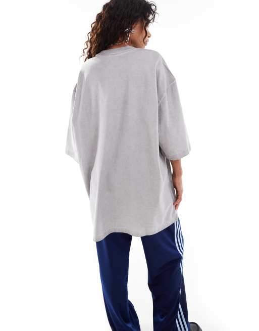 adidas Originals - Adilenium - T-shirt oversize à logo trèfle - Gris, 3 de 4