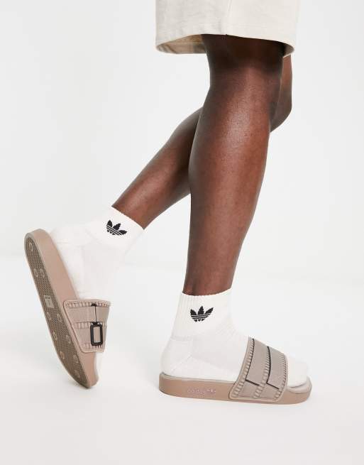 adidas Originals – Adilette 2.0 – Klapki w kolorze rozbielonego brązu w stylu retro