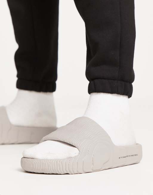 adidas Originals – Adilette 22 – Neutralt bruna tofflor