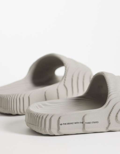 adidas Originals – Adilette 22 – Slider in neutralem Braun, 4 von 4