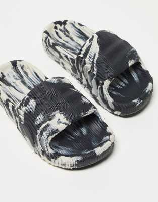 adidas Originals - Adilette 22 - Slider mit Marmormuster-Grau