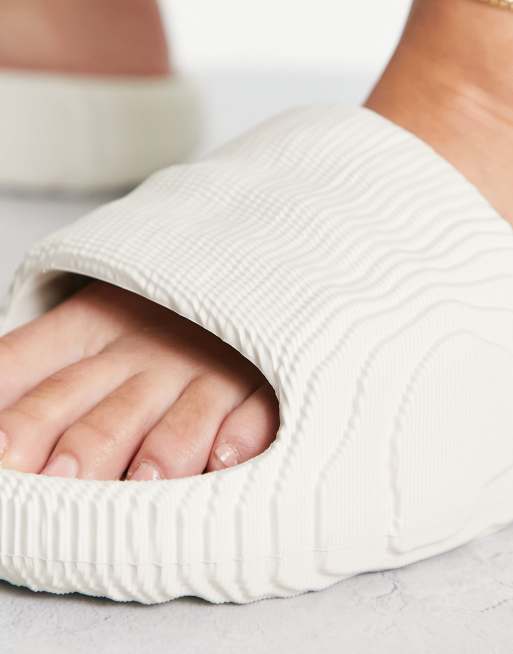 adidas Originals Adilette 22 sliders in off white | ASOS display picture 3