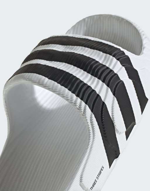 adidas Originals Adilette 22 Slides in Weiß und Schwarz, 3 von 4