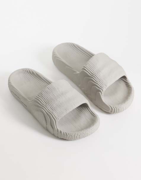 adidas Originals - Adilette 22 - Slipper in neutraal bruin - view 1