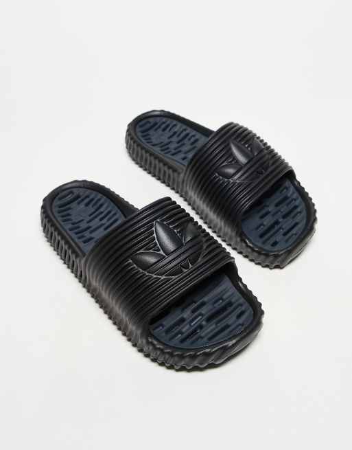 adidas Originals – Adilette 25 – Svarta, kärnsvarta, grå tofflor