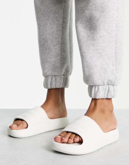 sorg Forhøre offset adidas Originals Adilette Ayoon slides in off-white | ASOS