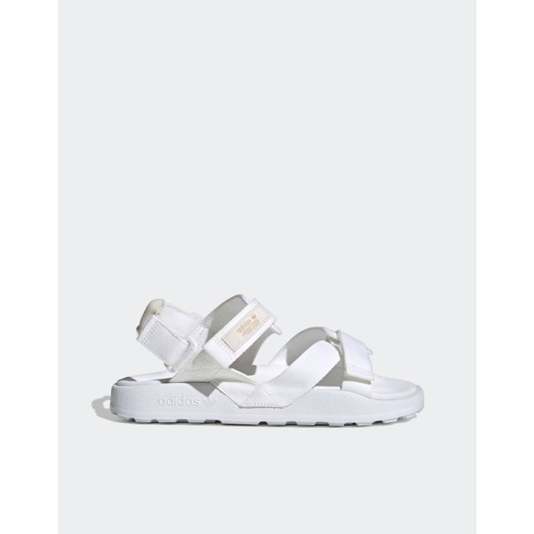 adidas Originals Adilette Sandalen in WeiB ASOS
