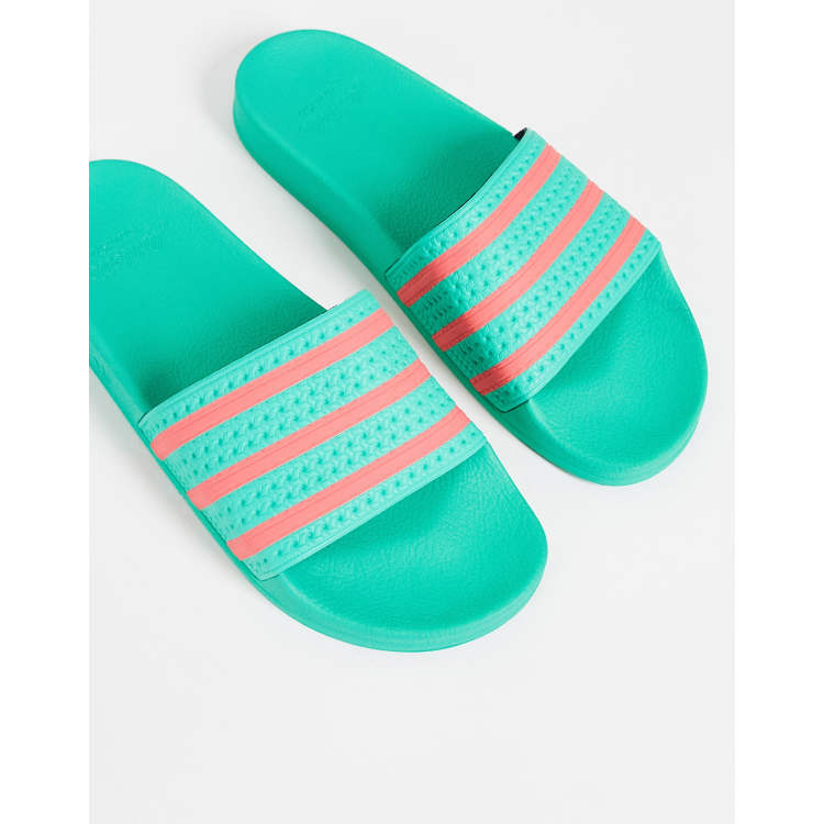 adidas Originals – Adilette – Slider in HiRes-Grün und Pink ASOS