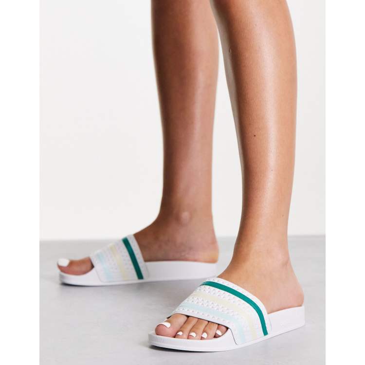 adidas Originals Adilette Sliders bianche con le tre strisce