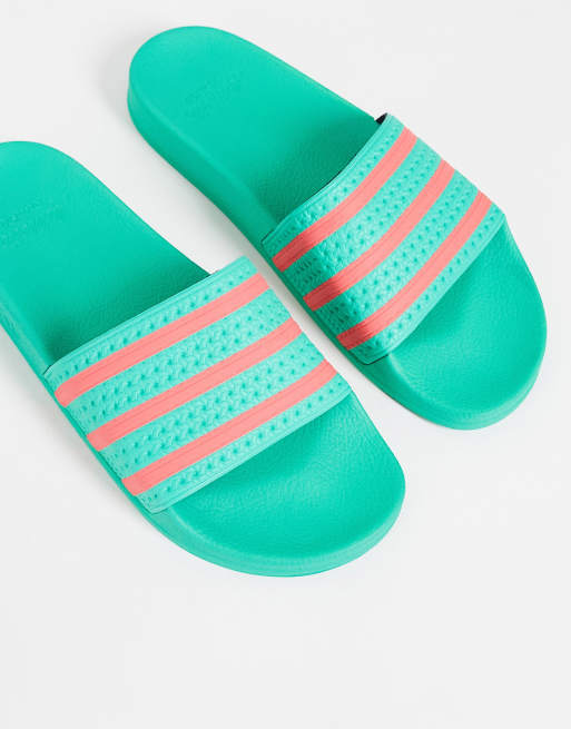 adidas Originals - Adilette - Sliders i grøn og lyserød