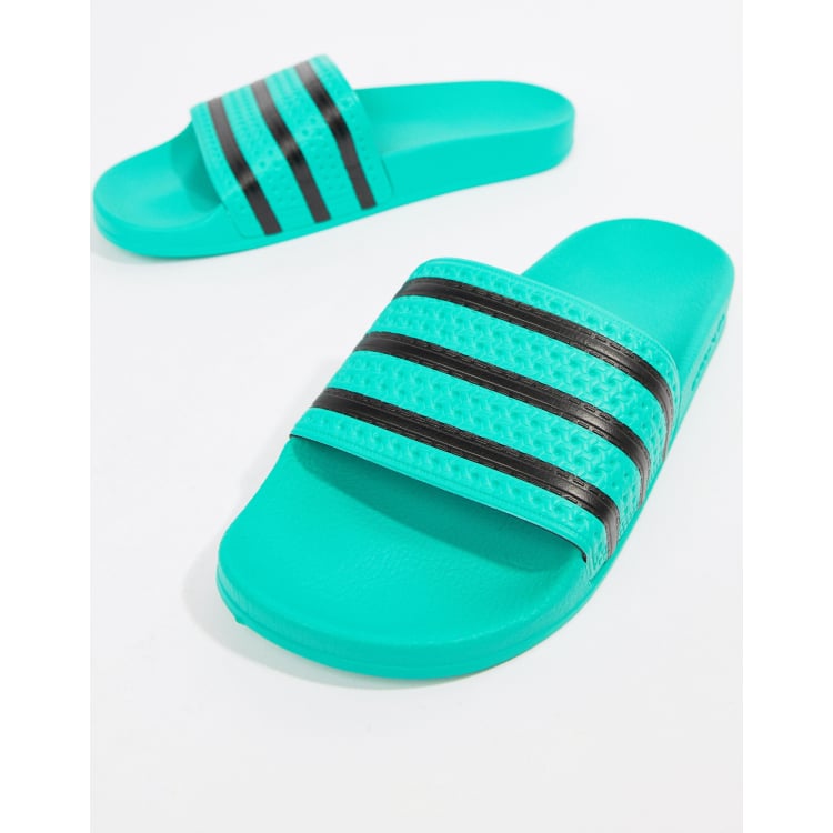 Evenement Baan kruipen adidas Originals Adilette Sliders In Green CQ3100 | ASOS