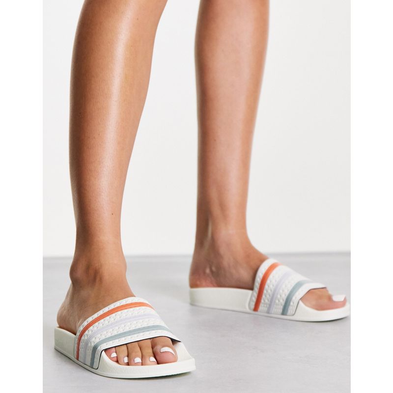 Activewear Scarpe adidas Originals - Adilette - Sliders in spugna bianco sporco con le tre strisce colorate