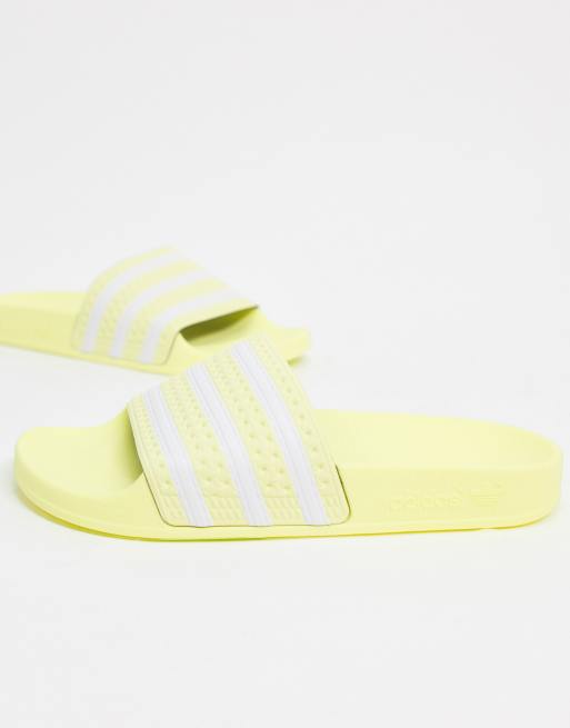 Adidas 2025 slippers geel