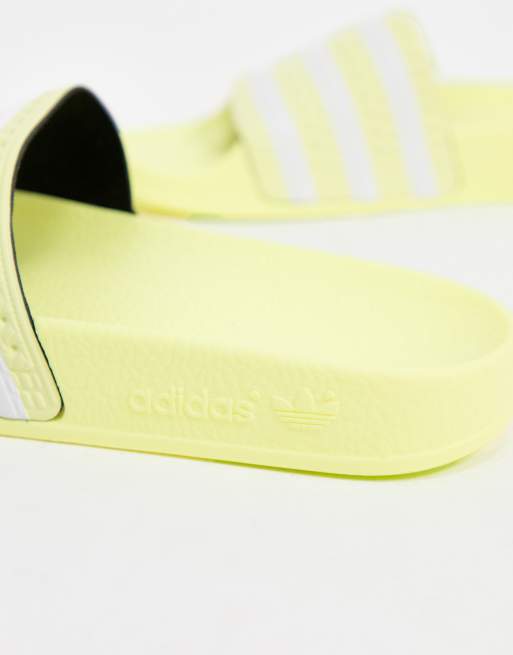 Adidas adilette online geel