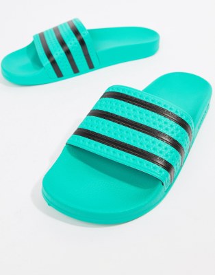 adidas slippers legergroen