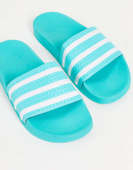 Gelukkig Onzorgvuldigheid bladeren adidas Originals - Adilette - Slippers in groenblauw | ASOS