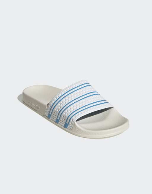 adidas Originals Adilette Slippers in lichtblauw ASOS