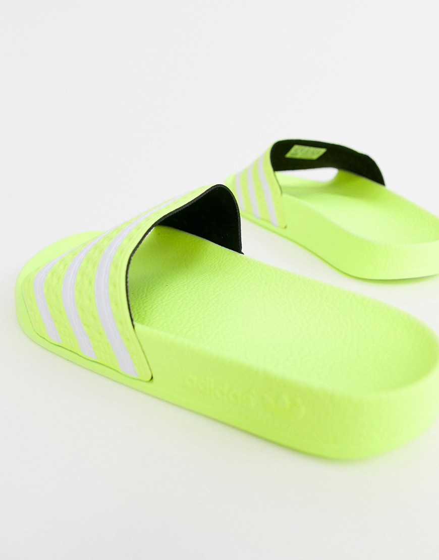 adidas Originals - Adilette - Slippers in lime-Groen