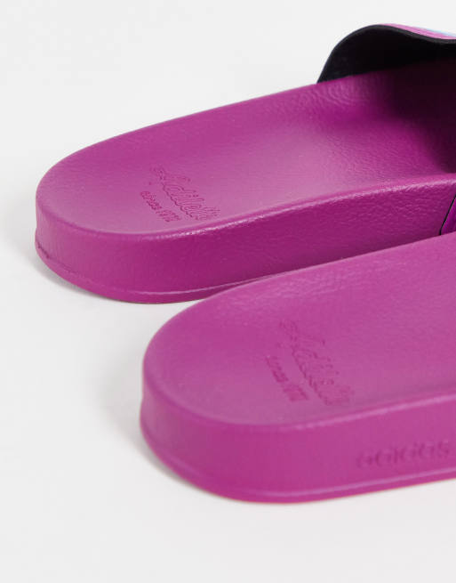 adidas Originals Adilette Slippers in roze en hemelsblauw