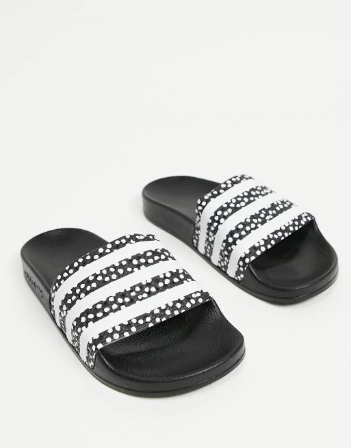 adidas Originals - Adilette - Sorte badesandaler med polkaprikket print