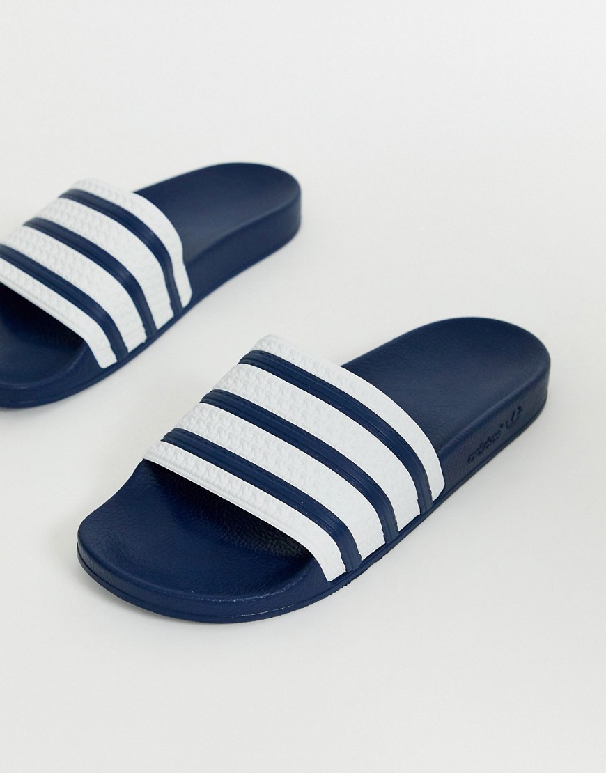 Adidas Originals – Adilette – Tofflor med mörkblå ränder-Marinblå