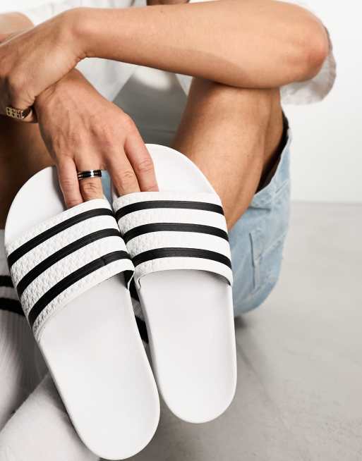 adidas Originals – adilette – Vita tofflor, 3 av 4