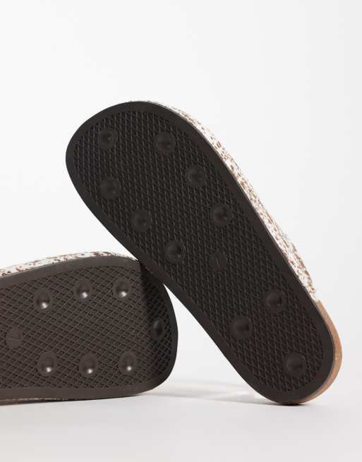 adidas Originals – Adimule – Slider mit Kuhfellmuster , 5 von 5