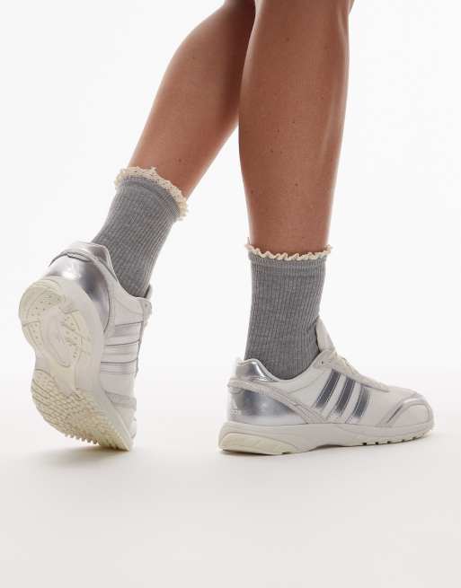 adidas Originals – Adios OG – Sneaker in Weiß und Silber mit Ponyfell-Struktur , 4 von 5
