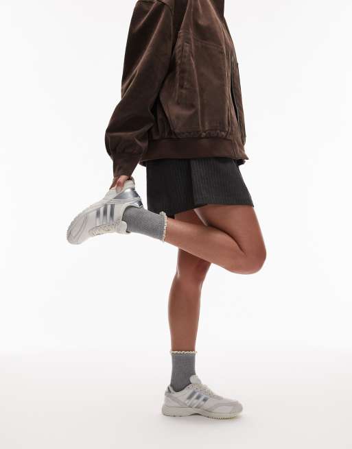 adidas Originals – Adios OG – Sneaker in Weiß und Silber mit Ponyfell-Struktur , 5 von 5