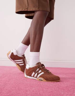 adidas Originals adidas Originals AdiRacer Low trainers brown and white