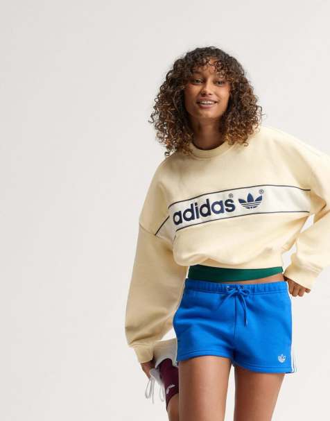 adidas Originals Adisignature ny sudadera con cuello redondo en Warm Vanilla - view 1