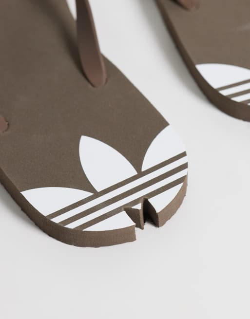 adidas Originals adisun Sandalen in Hellbraun, 4 von 4