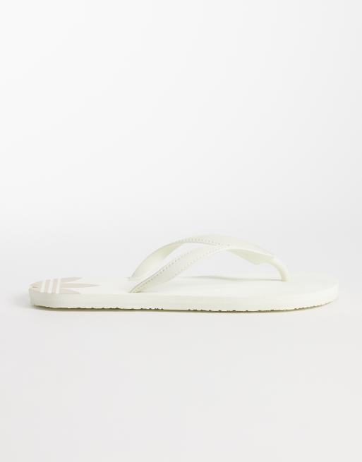 adidas Originals – adisun – Zehenstegsandalen in Weiß , 2 von 4
