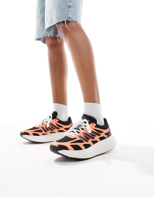 adidas Originals - Adizero Aruku - Schuhe in Core Black / Active Purple-Schwarz