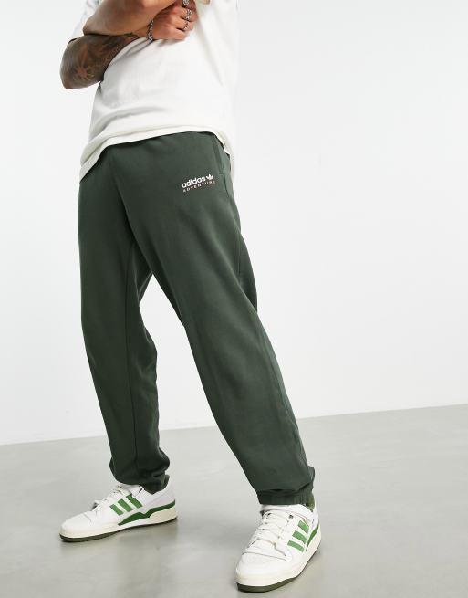 adidas Originals – adventure – Dimgröna mjukisbyxor