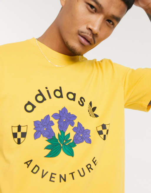 adidas Originals – Adventure – Goldenes T-Shirt mit Grafik-Druck