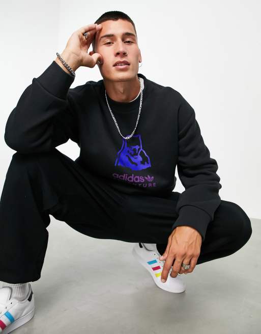adidas Originals – Adventure – Sweatshirt in Schwarz mit Polarbär-Grafik