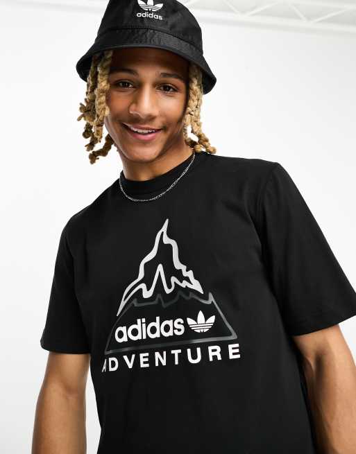 adidas Originals Adventure T Shirt in Schwarz mit Vulkan Print ASOS