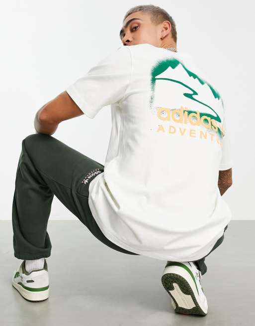 adidas Originals – Adventure – T-Shirt in Weiß mit Landschaftsprint auf dem Rücken