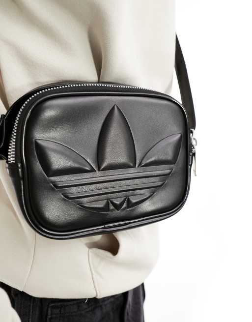 adidas Originals Airliner Tasche in Schwarz mit Dreiblatt Logo ASOS