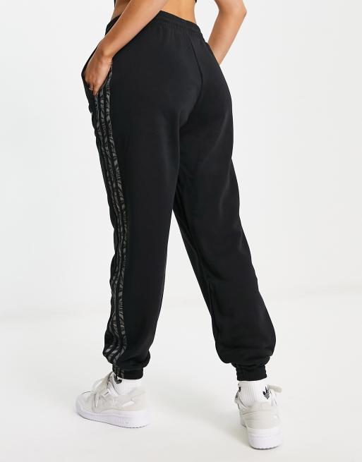 adidas Originals Animal Abstract Jogginghose in Schwarz mit drei Streifen und Zebra Print ASOS