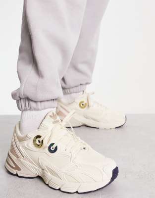 adidas astir sneakers beige