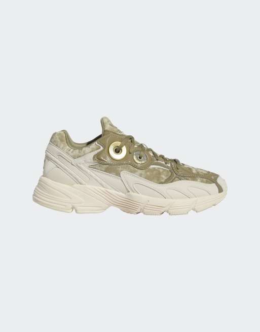 adidas Originals – Astir – Buty sportowe w kolorze złamanej bieli i khaki