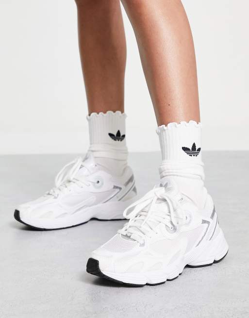 adidas Originals - Astir - Sneakers bianche con dettagli argento