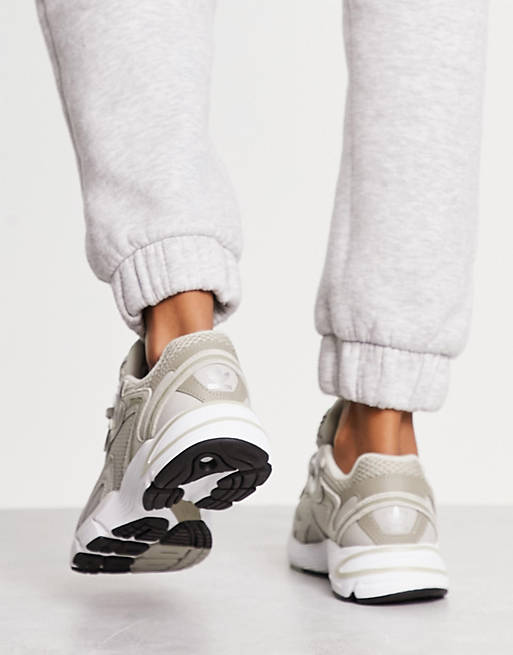 De volgende Diverse kalmeren adidas Originals - Astir - Sneakers in grijs en wit | ASOS