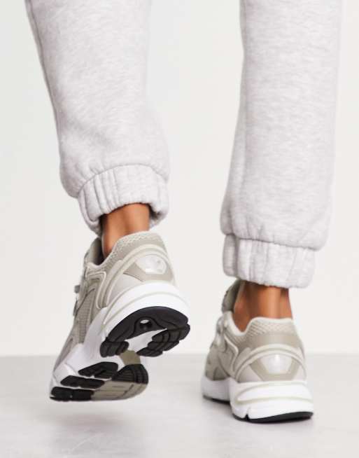 Beschuldigingen Oefening Arrangement adidas Originals - Astir - Sneakers in grijs en wit | ASOS