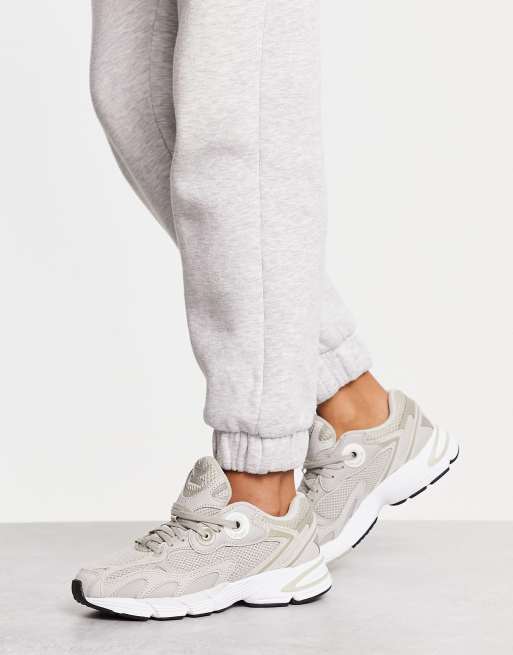 adidas Originals – Astir – Szaro-białe buty sportowe