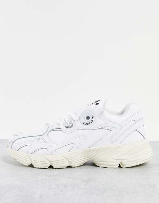 adidas Originals – Astir – Trippelvita sneakers