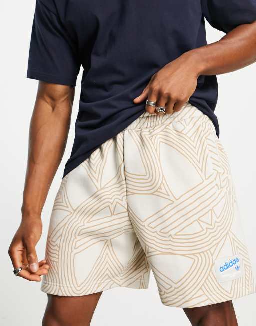 adidas Originals – Athletic Club – Shorts in gebrochenem Weiß mit durchgehendem Dreiblatt-Muster