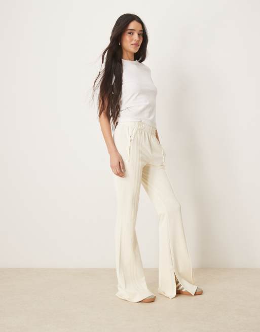 adidas Originals – Ausgestellte Ballett-Leggings in Cremeweiß